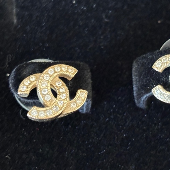 Chanel Classic CC earrings. - Picture 3 of 4